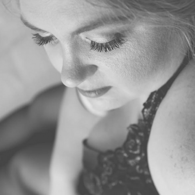 Don’t Be Scared to Book a Boudoir Shoot – Tips for All Sizes